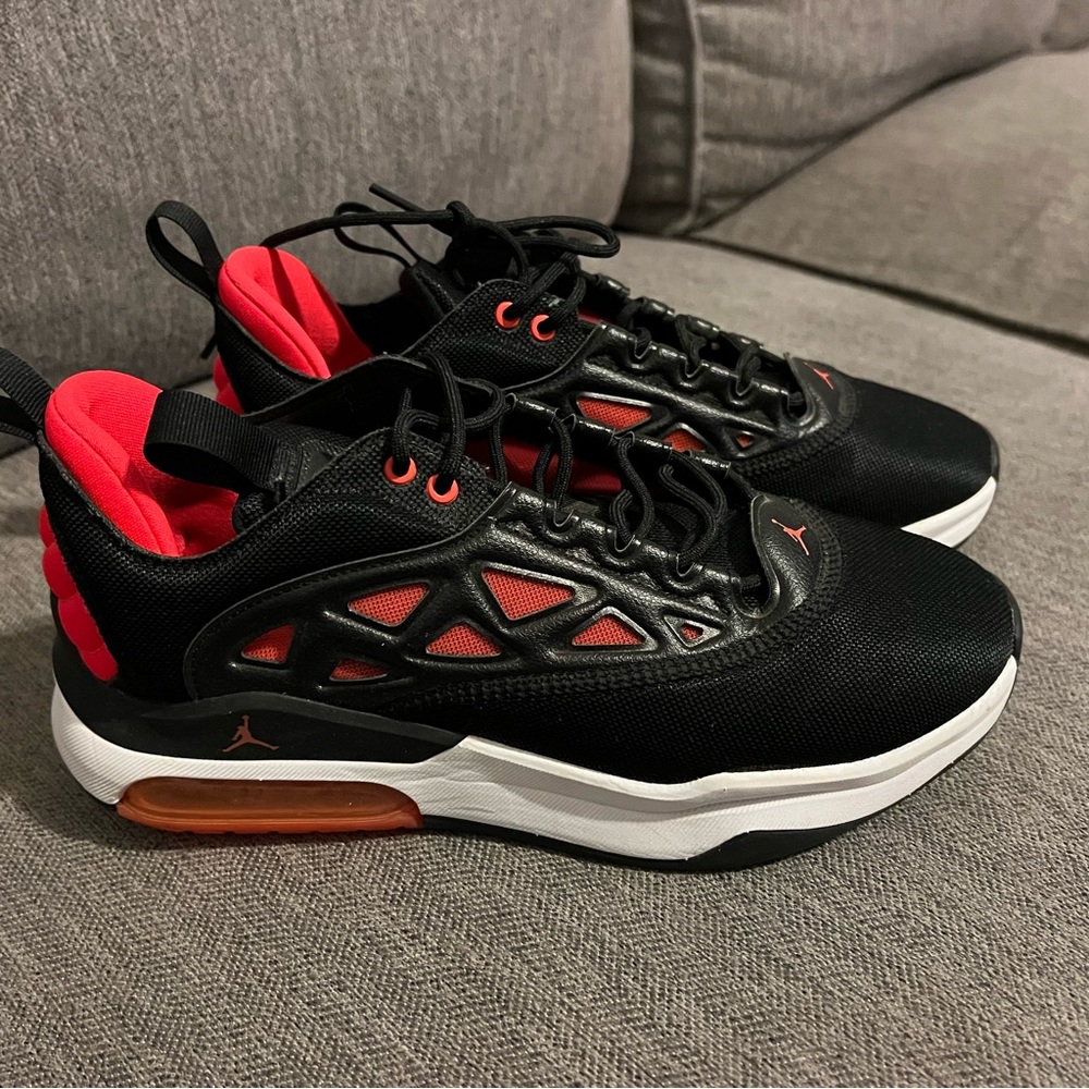 Women’s Nike Jordan Air Max 200 XX Size 8